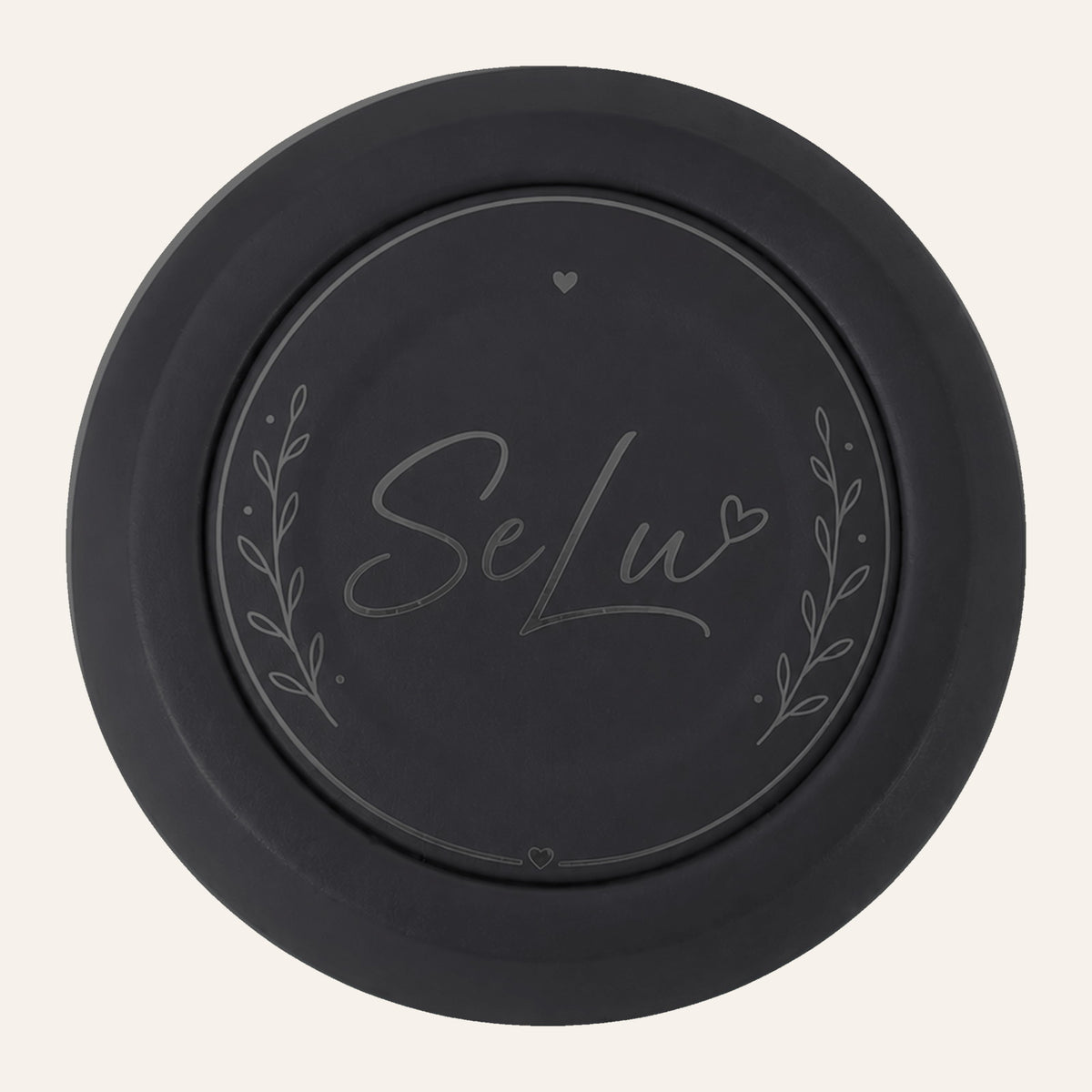 Nova schwarz Detailansicht 3 – SELU Studios – produkt:nova farbe:schwarz rolle:detail produkttyp:trinkgefaess